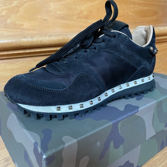 Authentic Valentino Garavani rockstud sneakers - Picture 2 of 6